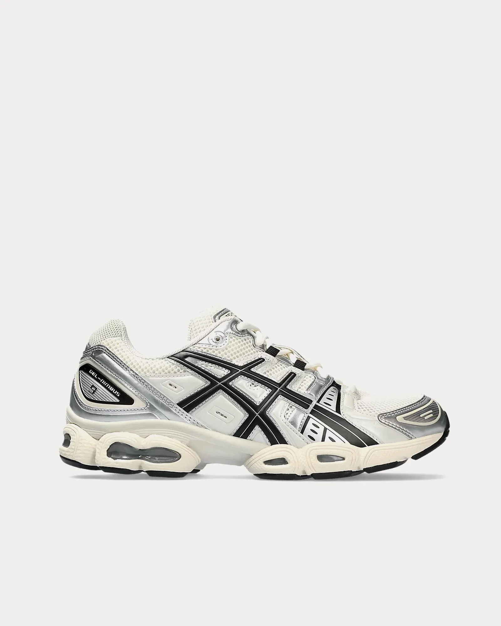 Gel-Nimbus 9 Cream / Black Low Top Sneakers