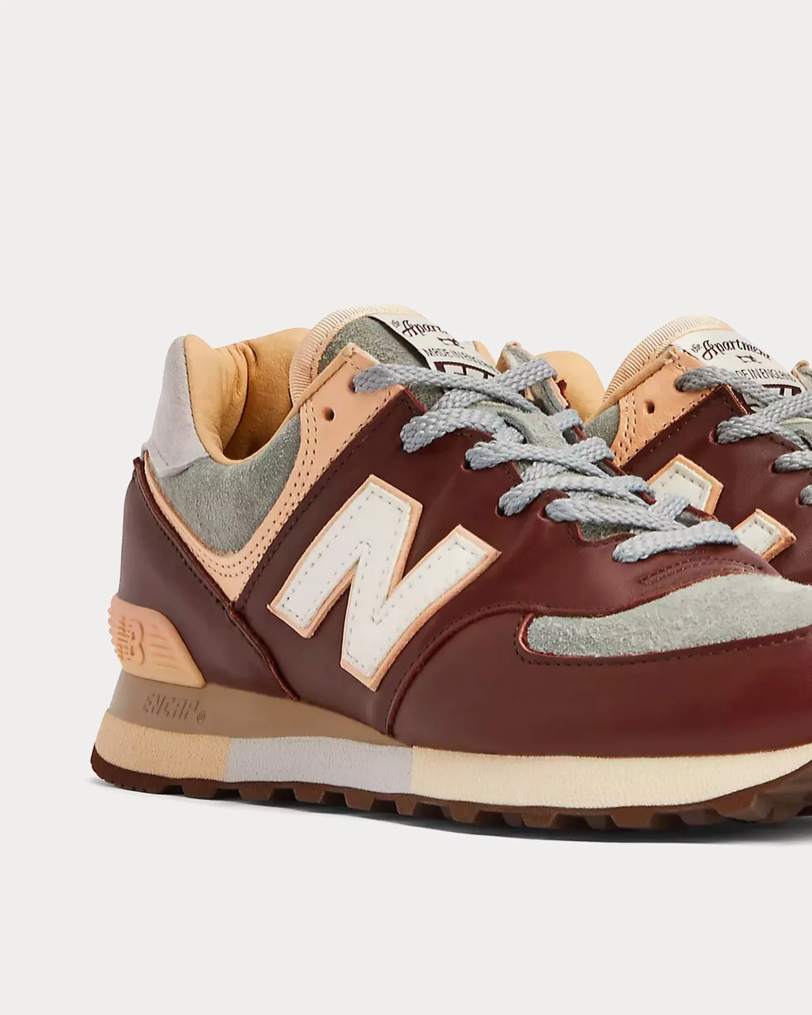 MADE in UK 576 Bitter Chocolate / Puritan Gray / Sheepskin Low Top Sneakers