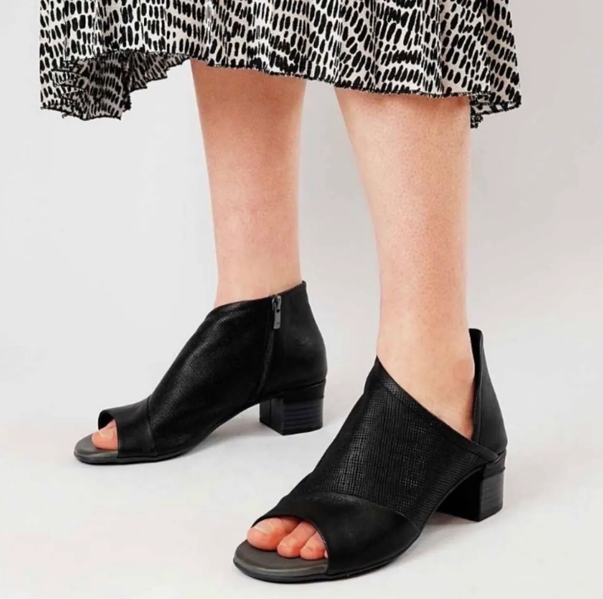 Sala Europe Norwich Black Open Toe Zip Court Shoe Made In Turkey
