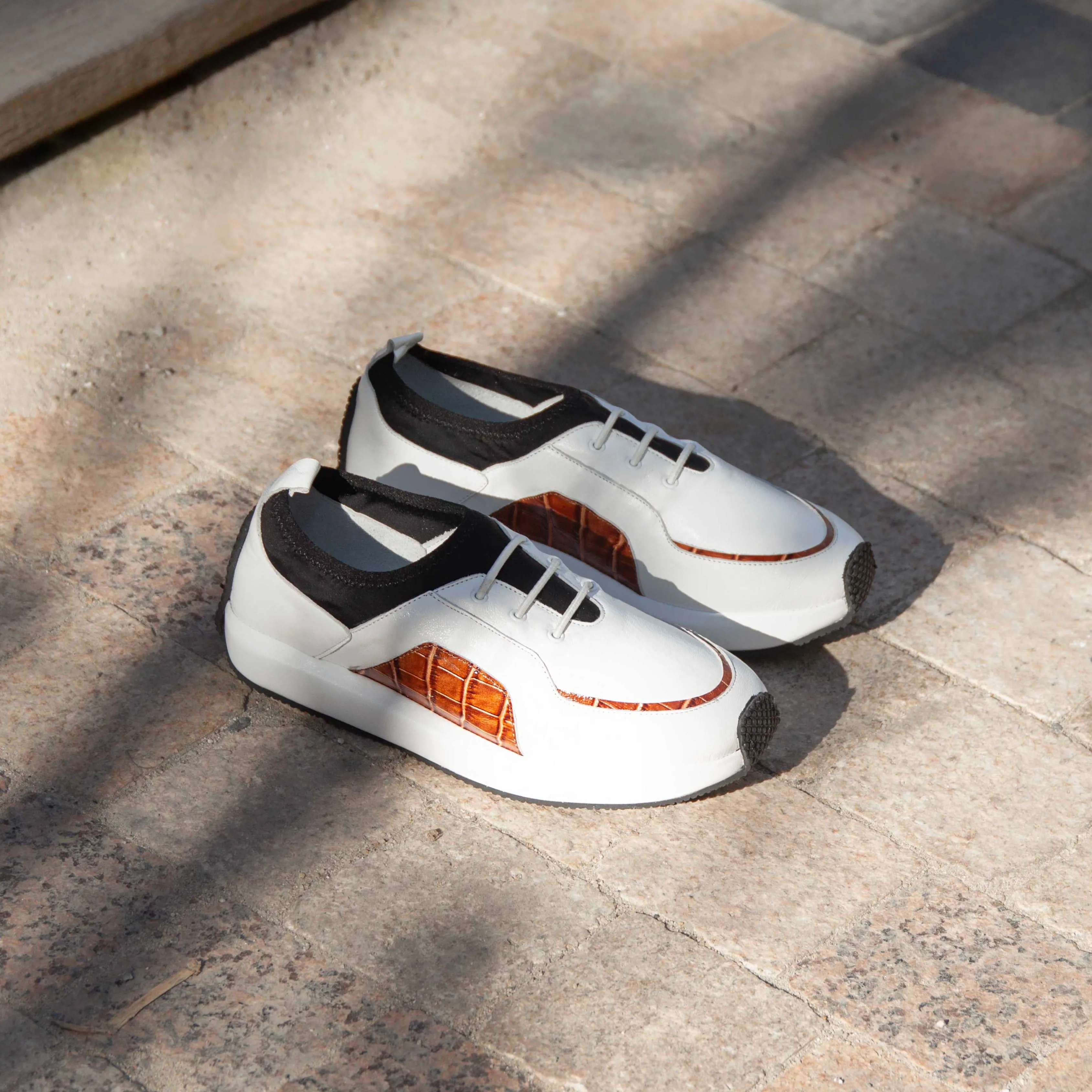 Seela white sneaker