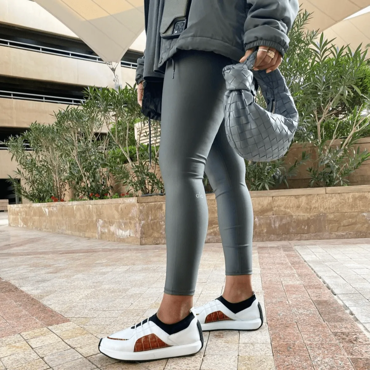 Seela white sneaker