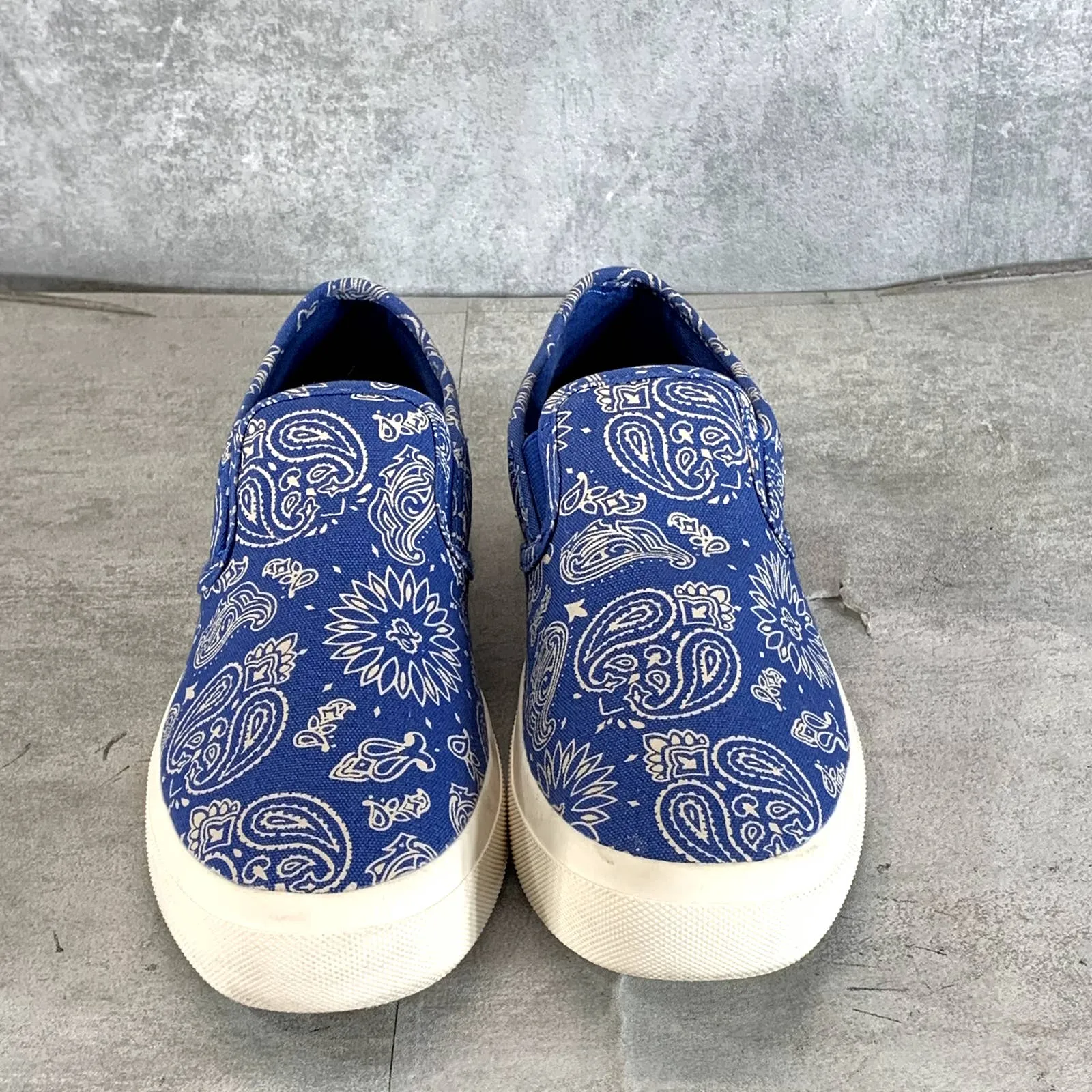 SUN   STONE Men's Navy Paisley Reins Slip-On Sneakers SZ 7./5