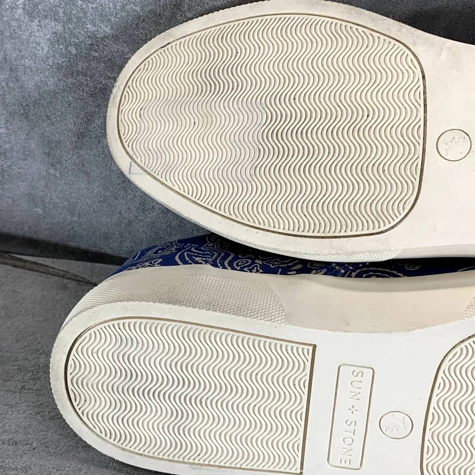 SUN   STONE Men's Navy Paisley Reins Slip-On Sneakers SZ 7./5