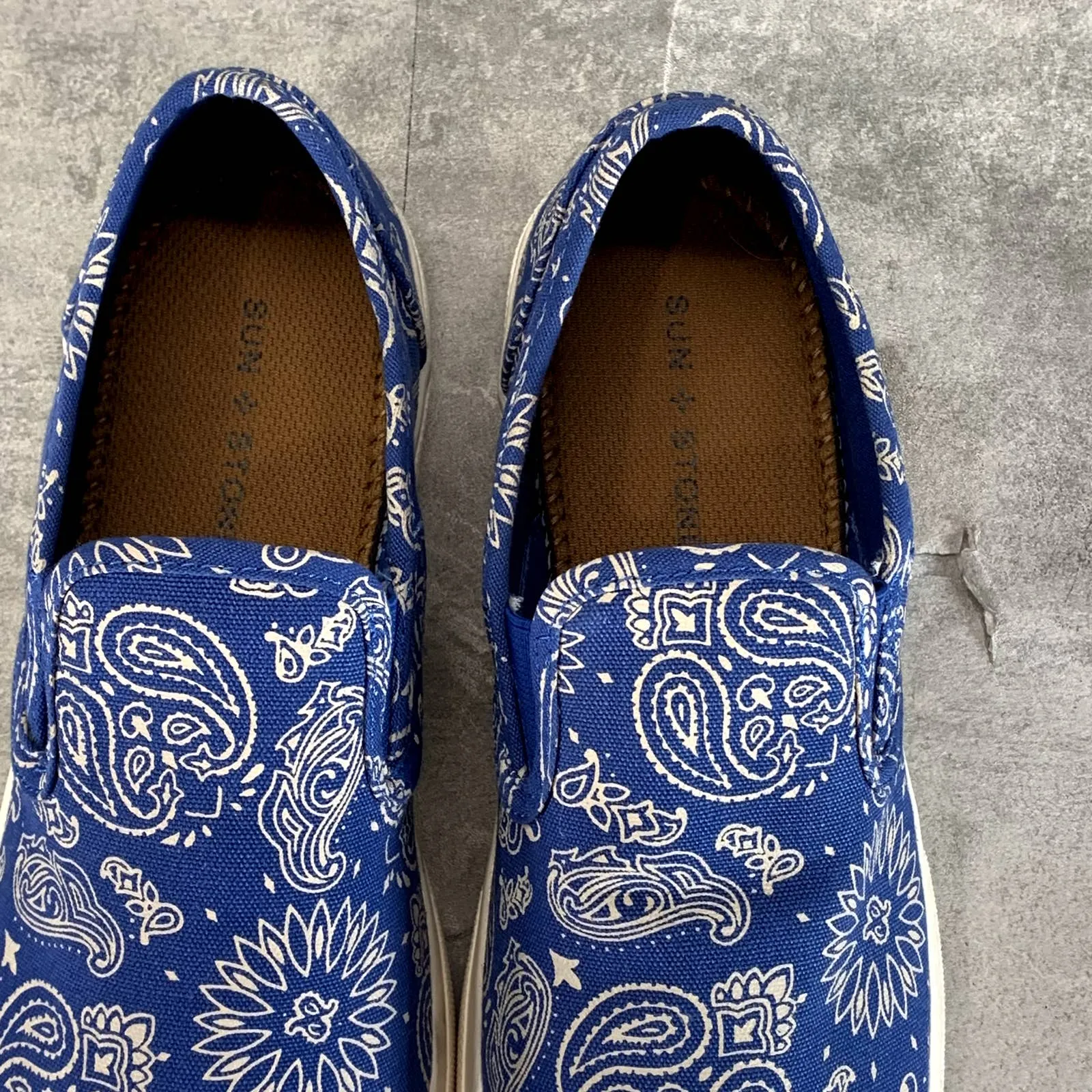 SUN   STONE Men's Navy Paisley Reins Slip-On Sneakers SZ 7./5