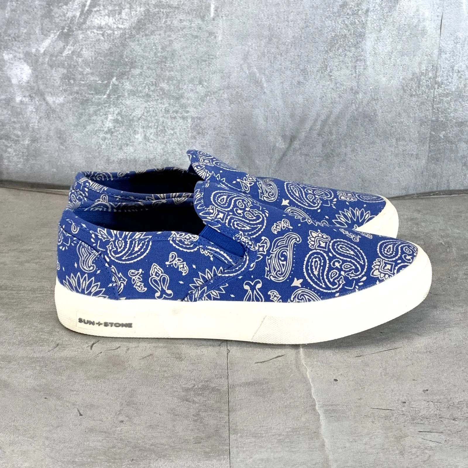 SUN   STONE Men's Navy Paisley Reins Slip-On Sneakers SZ 7./5